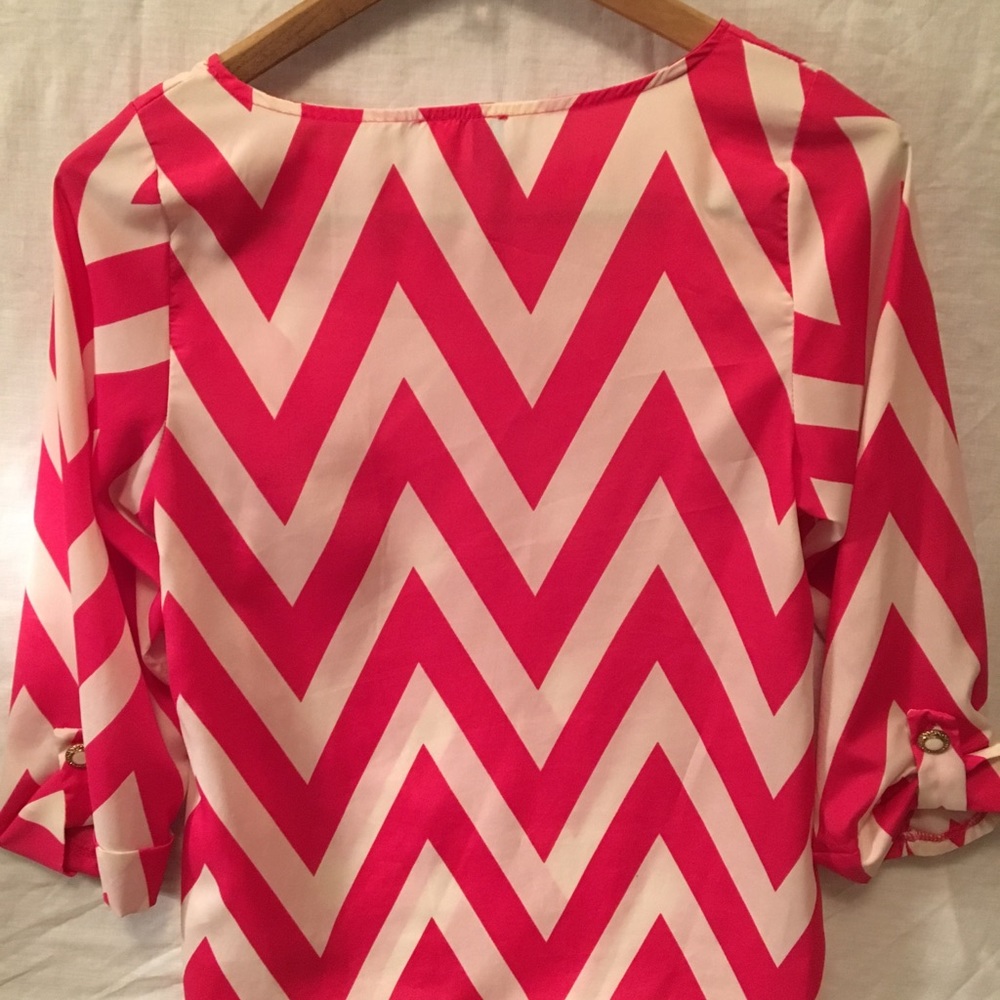 (Small) Pink/White Chevron- quarter length top - Picture 4 of 7